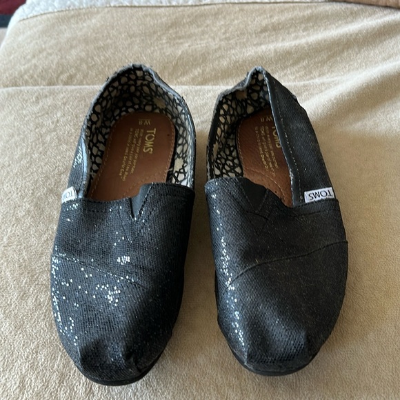 Tom’s black shimmery slip on, cushioned insole! Sz. 8M, worn around the edges! - Picture 1 of 6